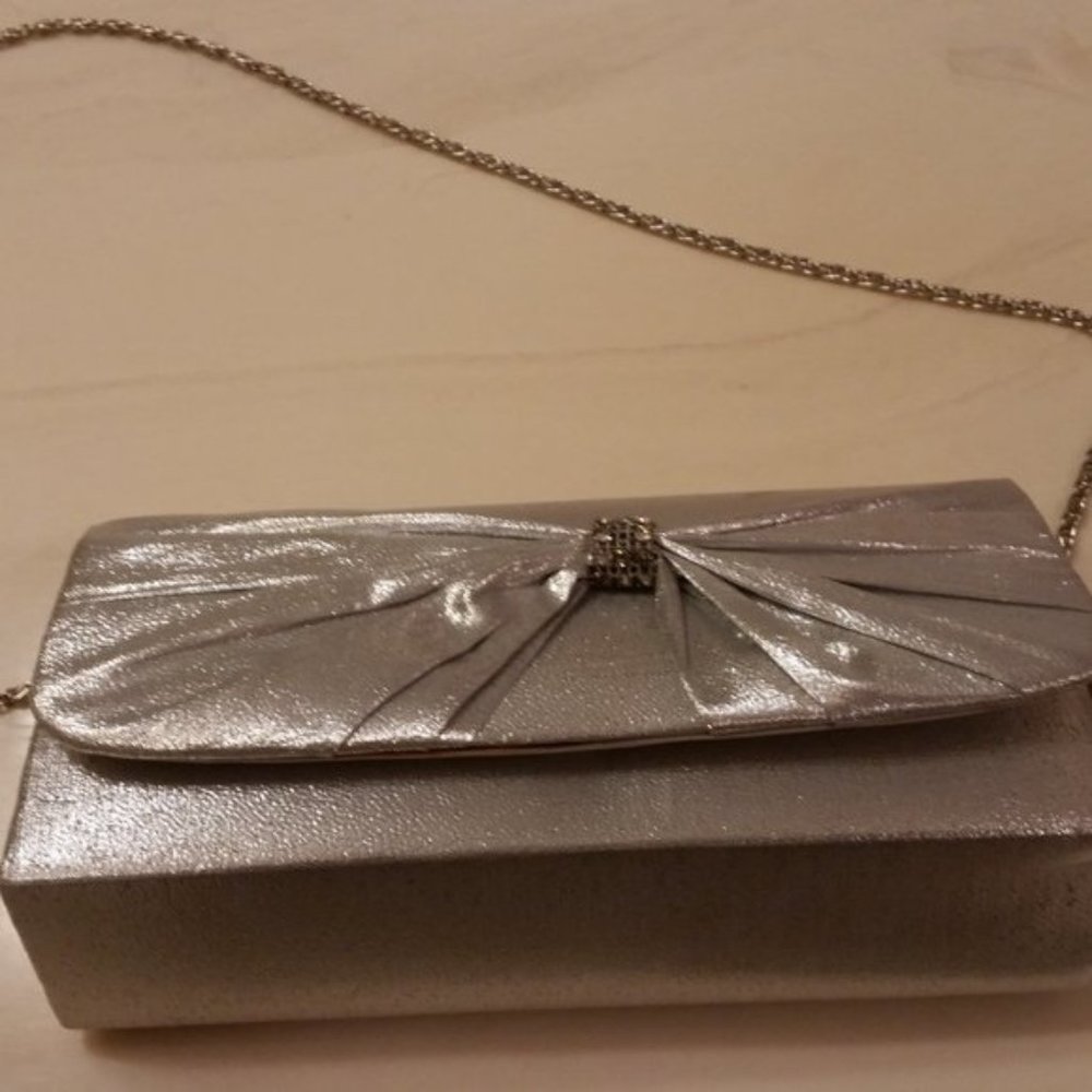 Silver shimmer clutch purse with chain - Picture 2 of 3